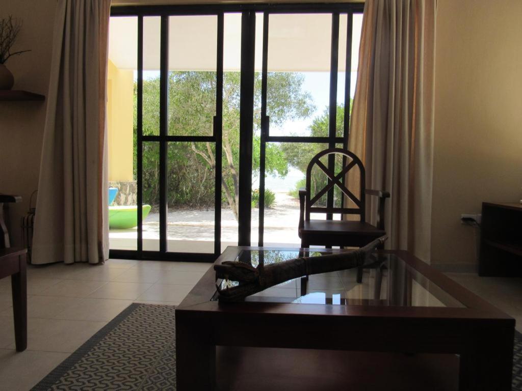Two Bedroom Beachfront Villa 塞莱斯通 外观 照片